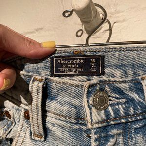 ABERCROMBIE distressed jeans